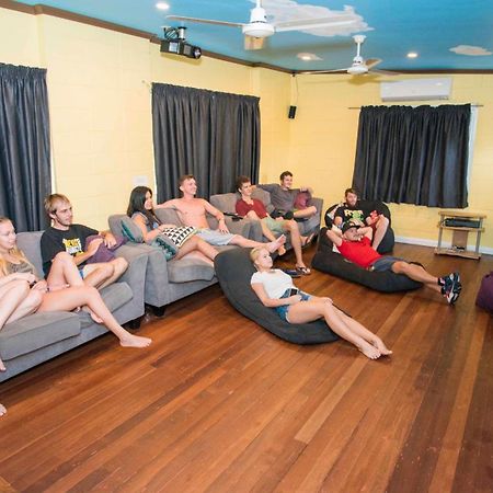 Castaways Backpackers Cairns Hostel Exterior photo