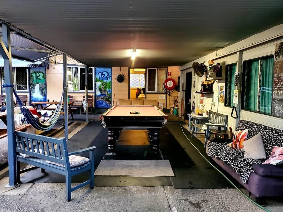 Castaways Backpackers Cairns Hostel Exterior photo