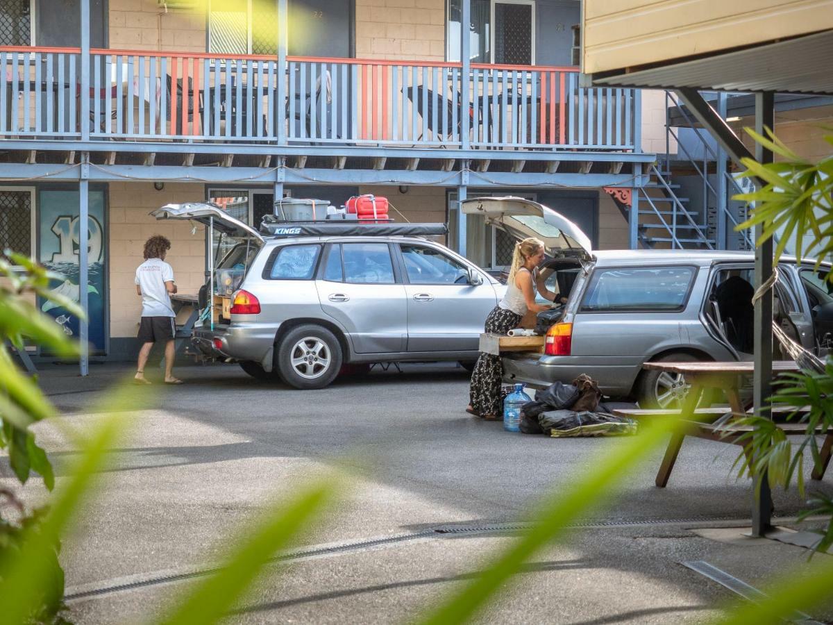 Castaways Backpackers Cairns Hostel Exterior photo