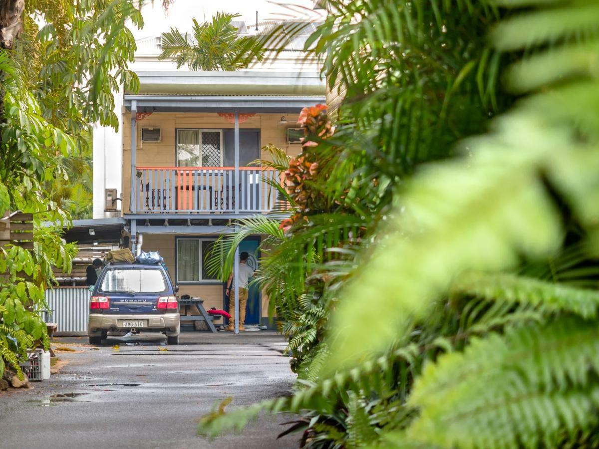 Castaways Backpackers Cairns Hostel Exterior photo